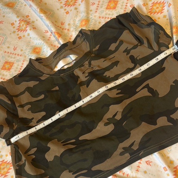 Distressed Camo Crop Top (L) - Picture 7 of 8